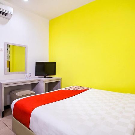 Oyo 119 Belvena Hotel Jakarta Buitenkant foto