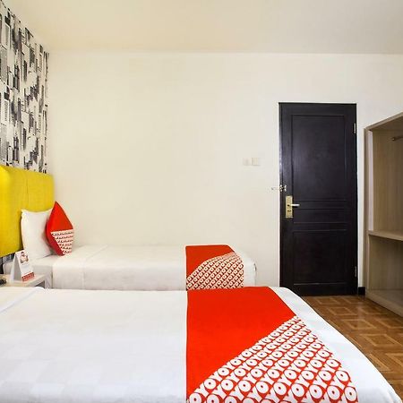 Oyo 119 Belvena Hotel Jakarta Buitenkant foto