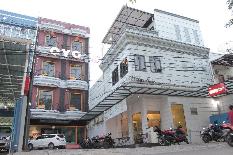 Oyo 119 Belvena Hotel Jakarta Buitenkant foto